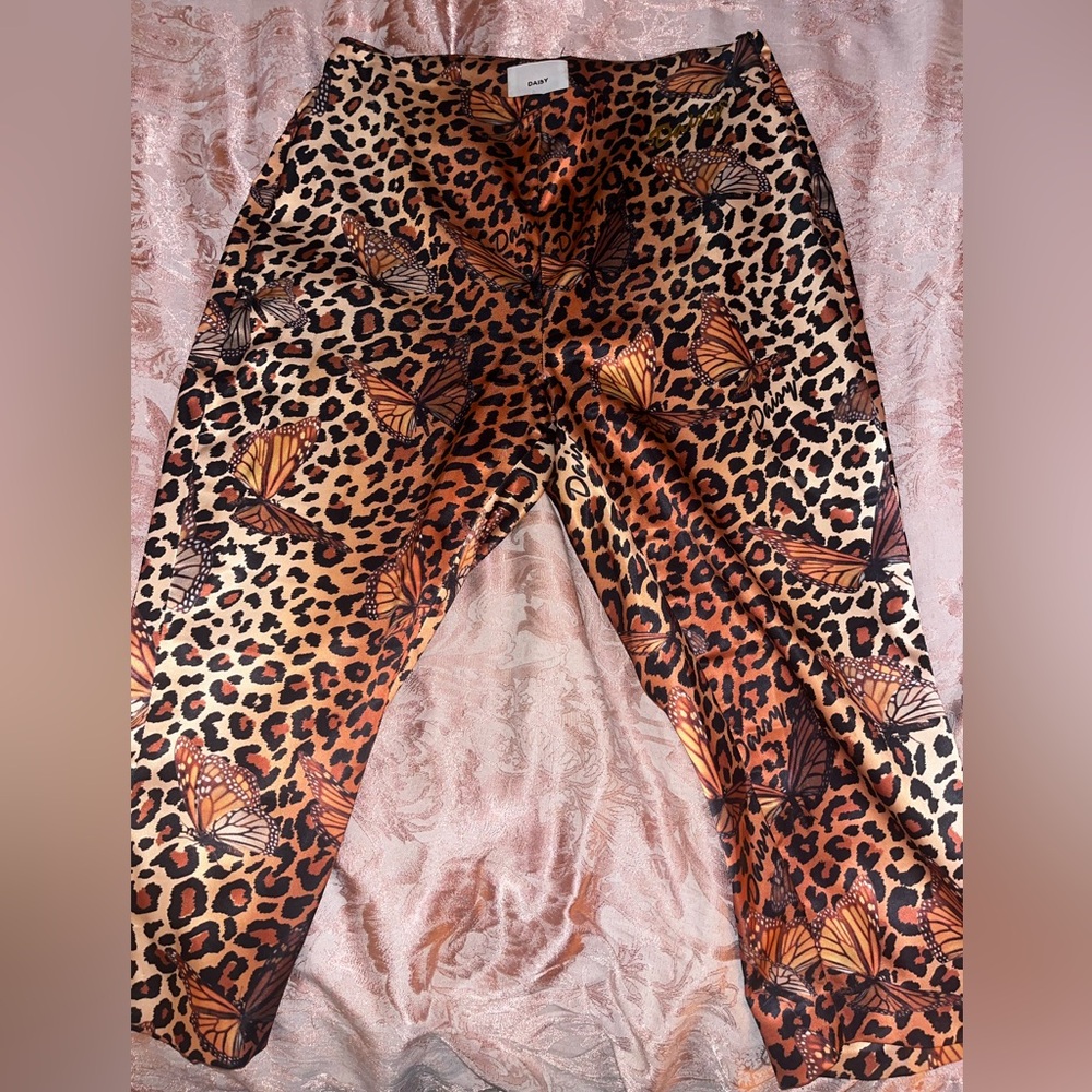 Daisy daisy tv leopard capris